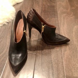 Sigerson Morrison brown booties. Hot!